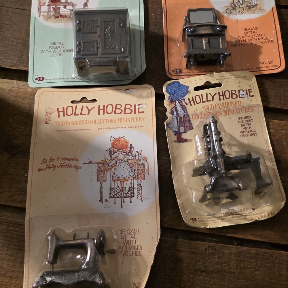 Holly Hobbie Die-Cast Miniature Sewing Machine Antique 1976 Collectible
